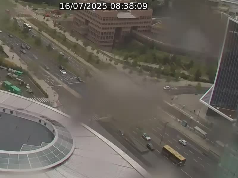 Webcam sur l'avenue John Fitzgerald Kennedy (N51) avec vue sur le Pont rouge (Pont Grande Duchesse Charlotte), l'arrêt Pfaffenthal et l'entrée du quartier Kirchberg