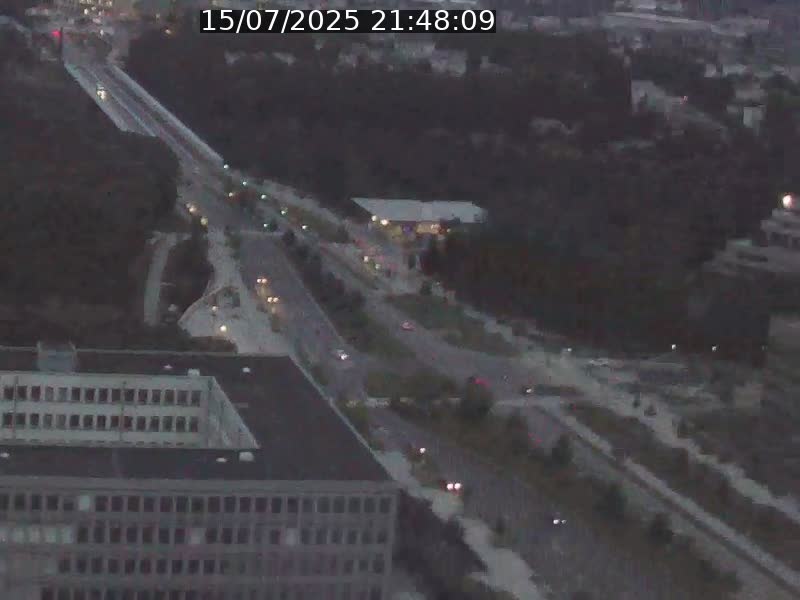 Webcam sur l'avenue John Fitzgerald Kennedy (N51) avec vue sur le Pont rouge (Pont Grande Duchesse Charlotte), l'arrêt Pfaffenthal et l'entrée du quartier Kirchberg