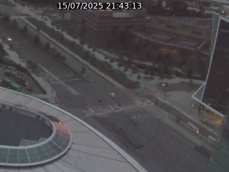 Webcam sur l'avenue John Fitzgerald Kennedy (N51) avec vue sur le Pont rouge (Pont Grande Duchesse Charlotte), l'arrêt Pfaffenthal et l'entrée du quartier Kirchberg
