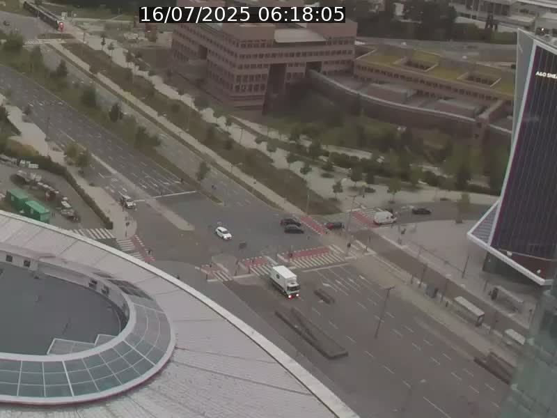 Webcam sur l'avenue John Fitzgerald Kennedy (N51) avec vue sur le Pont rouge (Pont Grande Duchesse Charlotte), l'arrêt Pfaffenthal et l'entrée du quartier Kirchberg