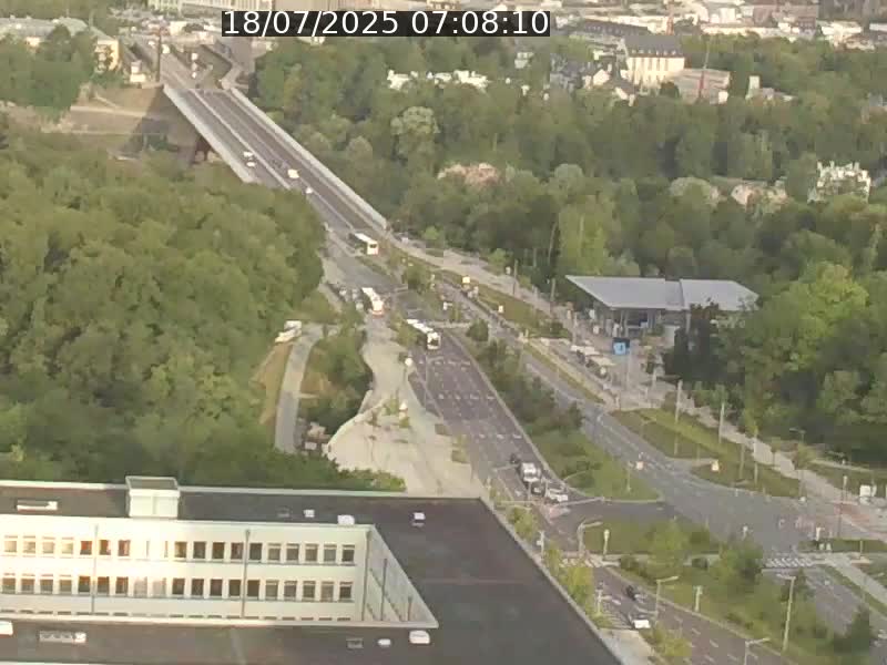 Webcam sur l'avenue John Fitzgerald Kennedy (N51) avec vue sur le Pont rouge (Pont Grande Duchesse Charlotte), l'arrêt Pfaffenthal et l'entrée du quartier Kirchberg