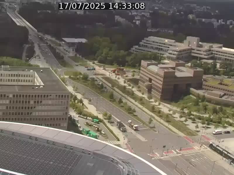 Webcam sur l'avenue John Fitzgerald Kennedy (N51) avec vue sur le Pont rouge (Pont Grande Duchesse Charlotte), l'arrêt Pfaffenthal et l'entrée du quartier Kirchberg