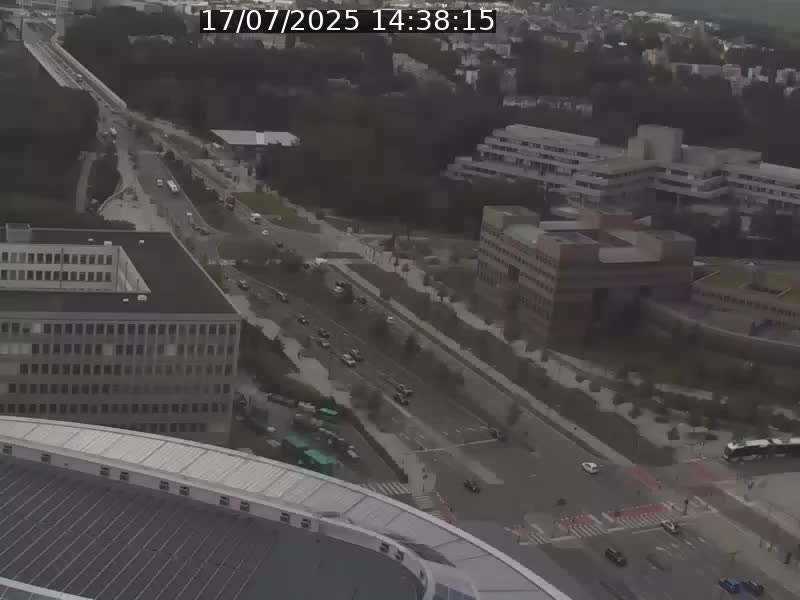 Webcam sur l'avenue John Fitzgerald Kennedy (N51) avec vue sur le Pont rouge (Pont Grande Duchesse Charlotte), l'arrêt Pfaffenthal et l'entrée du quartier Kirchberg