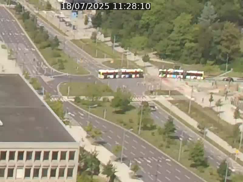 Webcam sur l'avenue John Fitzgerald Kennedy (N51) avec vue sur le Pont rouge (Pont Grande Duchesse Charlotte), l'arrêt Pfaffenthal et l'entrée du quartier Kirchberg