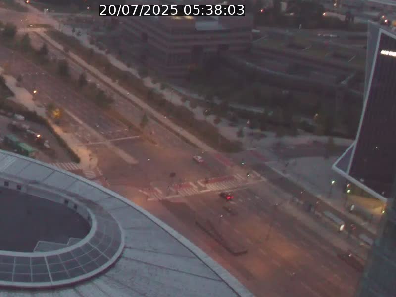 Webcam sur l'avenue John Fitzgerald Kennedy (N51) avec vue sur le Pont rouge (Pont Grande Duchesse Charlotte), l'arrêt Pfaffenthal et l'entrée du quartier Kirchberg