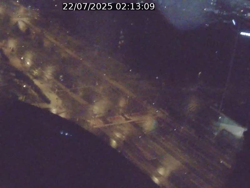 Webcam sur l'avenue John Fitzgerald Kennedy (N51) avec vue sur le Pont rouge (Pont Grande Duchesse Charlotte), l'arrêt Pfaffenthal et l'entrée du quartier Kirchberg