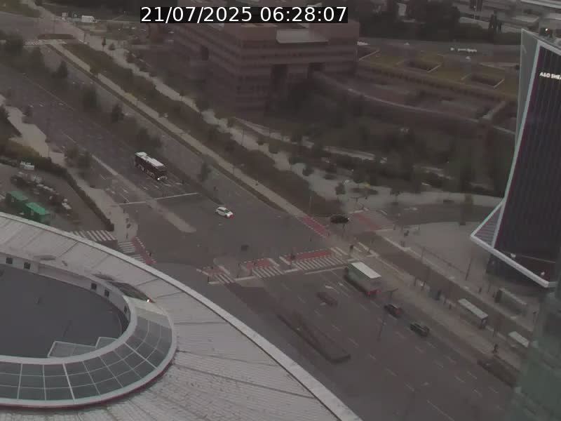 Webcam sur l'avenue John Fitzgerald Kennedy (N51) avec vue sur le Pont rouge (Pont Grande Duchesse Charlotte), l'arrêt Pfaffenthal et l'entrée du quartier Kirchberg