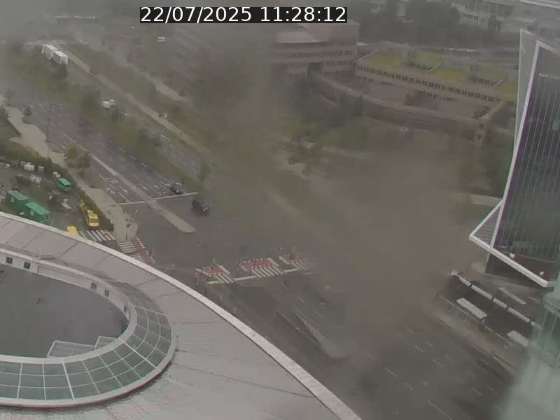 Webcam sur l'avenue John Fitzgerald Kennedy (N51) avec vue sur le Pont rouge (Pont Grande Duchesse Charlotte), l'arrêt Pfaffenthal et l'entrée du quartier Kirchberg