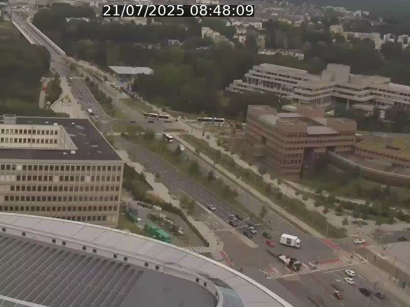 Webcam sur l'avenue John Fitzgerald Kennedy (N51) avec vue sur le Pont rouge (Pont Grande Duchesse Charlotte), l'arrêt Pfaffenthal et l'entrée du quartier Kirchberg