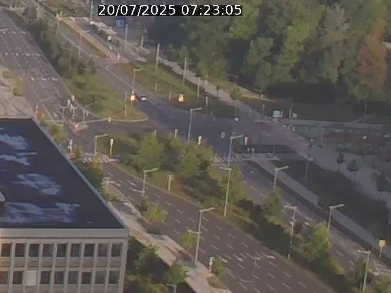 Webcam sur l'avenue John Fitzgerald Kennedy (N51) avec vue sur le Pont rouge (Pont Grande Duchesse Charlotte), l'arrêt Pfaffenthal et l'entrée du quartier Kirchberg