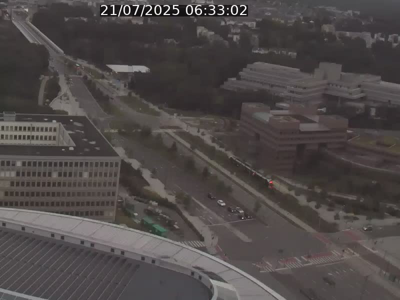 Webcam sur l'avenue John Fitzgerald Kennedy (N51) avec vue sur le Pont rouge (Pont Grande Duchesse Charlotte), l'arrêt Pfaffenthal et l'entrée du quartier Kirchberg