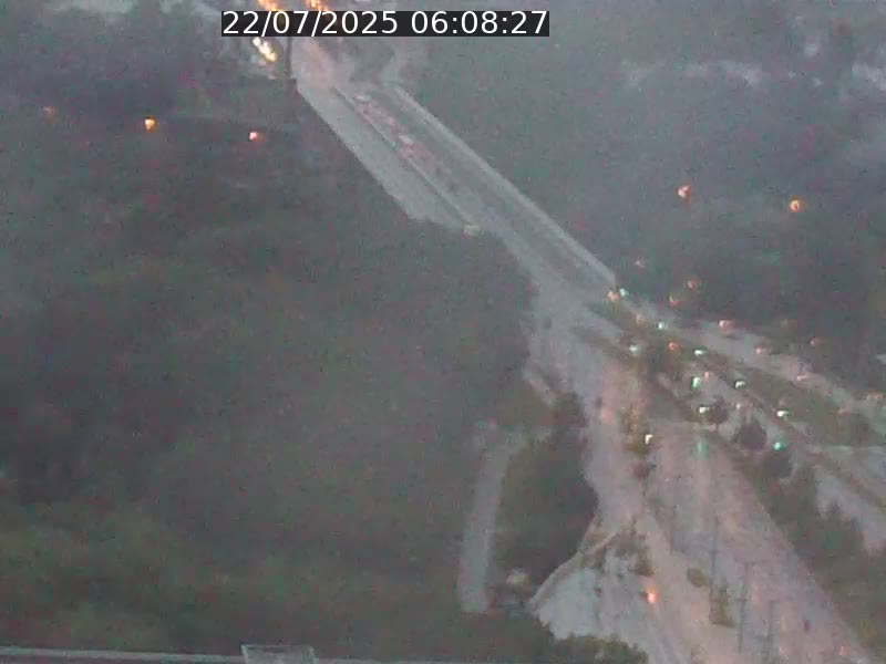 Webcam sur l'avenue John Fitzgerald Kennedy (N51) avec vue sur le Pont rouge (Pont Grande Duchesse Charlotte), l'arrêt Pfaffenthal et l'entrée du quartier Kirchberg