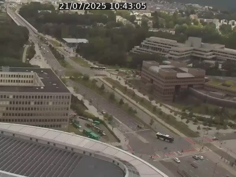 Webcam sur l'avenue John Fitzgerald Kennedy (N51) avec vue sur le Pont rouge (Pont Grande Duchesse Charlotte), l'arrêt Pfaffenthal et l'entrée du quartier Kirchberg