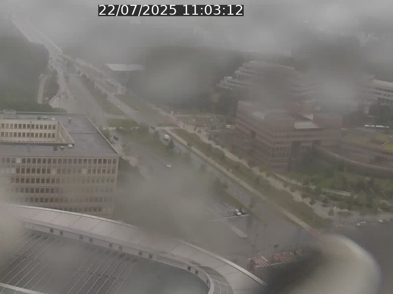 Webcam sur l'avenue John Fitzgerald Kennedy (N51) avec vue sur le Pont rouge (Pont Grande Duchesse Charlotte), l'arrêt Pfaffenthal et l'entrée du quartier Kirchberg