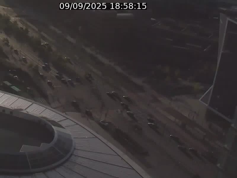 Webcam sur l'avenue John Fitzgerald Kennedy (N51) avec vue sur le Pont rouge (Pont Grande Duchesse Charlotte), l'arrêt Pfaffenthal et l'entrée du quartier Kirchberg