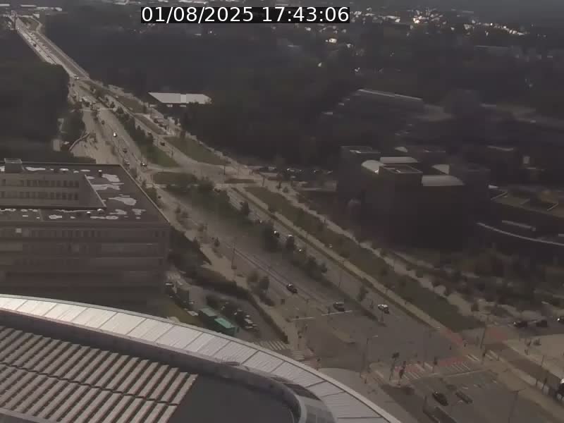 Webcam sur l'avenue John Fitzgerald Kennedy (N51) avec vue sur le Pont rouge (Pont Grande Duchesse Charlotte), l'arrêt Pfaffenthal et l'entrée du quartier Kirchberg