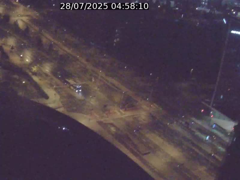 Webcam sur l'avenue John Fitzgerald Kennedy (N51) avec vue sur le Pont rouge (Pont Grande Duchesse Charlotte), l'arrêt Pfaffenthal et l'entrée du quartier Kirchberg