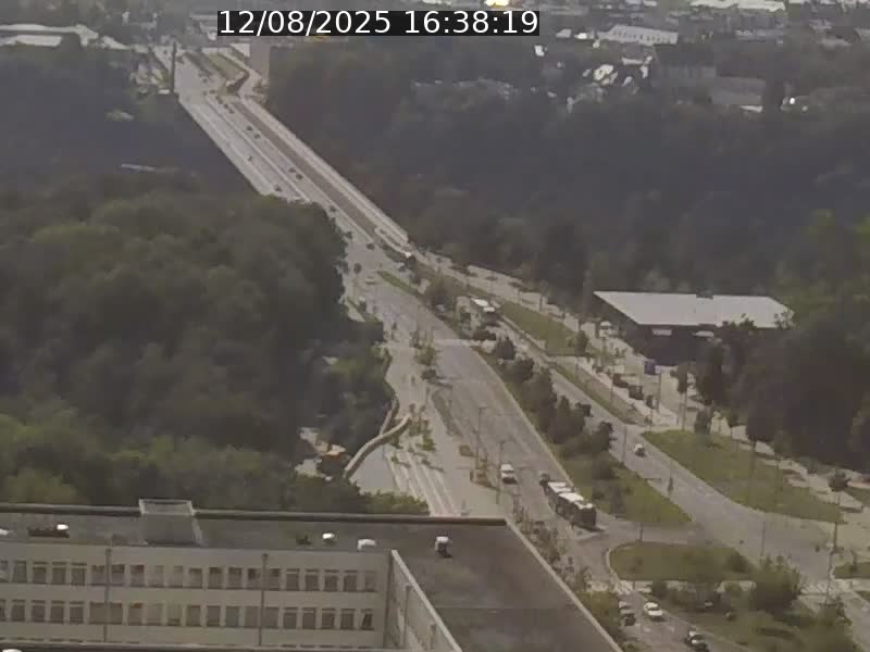 Webcam sur l'avenue John Fitzgerald Kennedy (N51) avec vue sur le Pont rouge (Pont Grande Duchesse Charlotte), l'arrêt Pfaffenthal et l'entrée du quartier Kirchberg