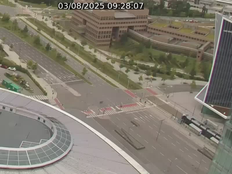 Webcam sur l'avenue John Fitzgerald Kennedy (N51) avec vue sur le Pont rouge (Pont Grande Duchesse Charlotte), l'arrêt Pfaffenthal et l'entrée du quartier Kirchberg