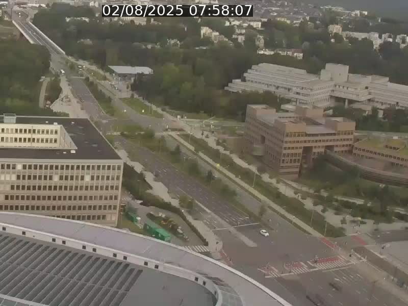 Webcam sur l'avenue John Fitzgerald Kennedy (N51) avec vue sur le Pont rouge (Pont Grande Duchesse Charlotte), l'arrêt Pfaffenthal et l'entrée du quartier Kirchberg
