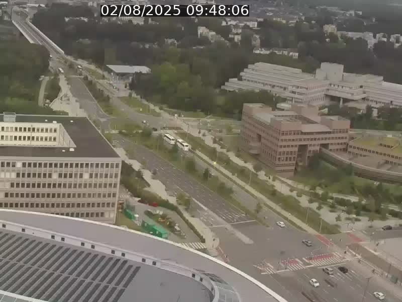 Webcam sur l'avenue John Fitzgerald Kennedy (N51) avec vue sur le Pont rouge (Pont Grande Duchesse Charlotte), l'arrêt Pfaffenthal et l'entrée du quartier Kirchberg