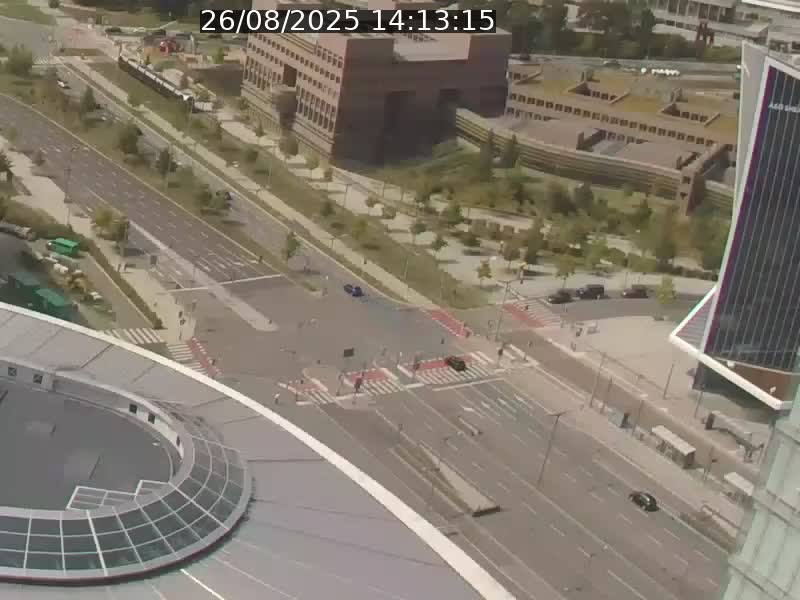 Webcam sur l'avenue John Fitzgerald Kennedy (N51) avec vue sur le Pont rouge (Pont Grande Duchesse Charlotte), l'arrêt Pfaffenthal et l'entrée du quartier Kirchberg
