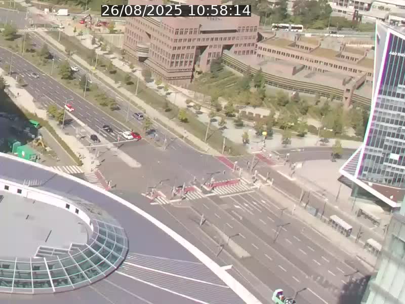 Webcam sur l'avenue John Fitzgerald Kennedy (N51) avec vue sur le Pont rouge (Pont Grande Duchesse Charlotte), l'arrêt Pfaffenthal et l'entrée du quartier Kirchberg