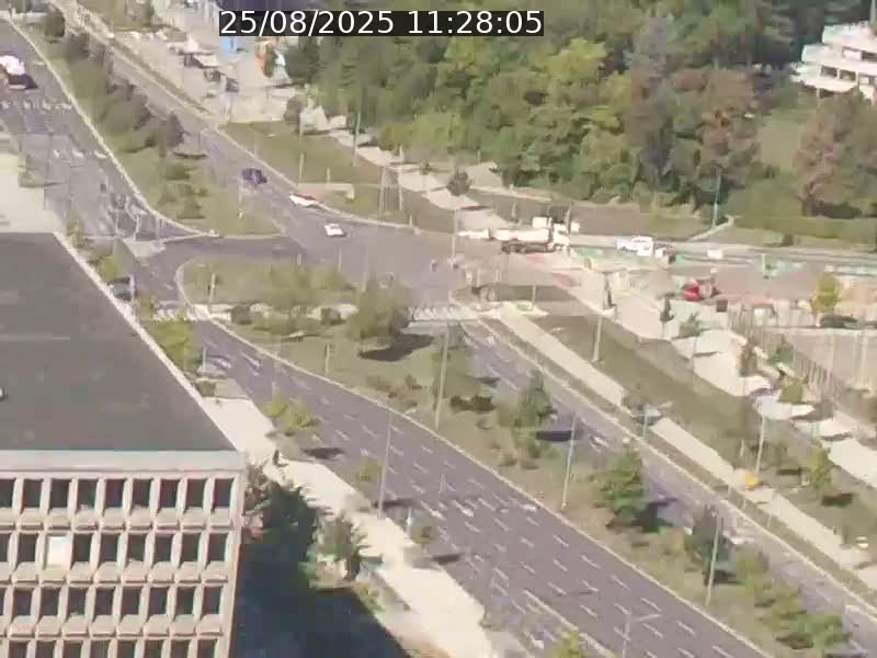 Webcam sur l'avenue John Fitzgerald Kennedy (N51) avec vue sur le Pont rouge (Pont Grande Duchesse Charlotte), l'arrêt Pfaffenthal et l'entrée du quartier Kirchberg