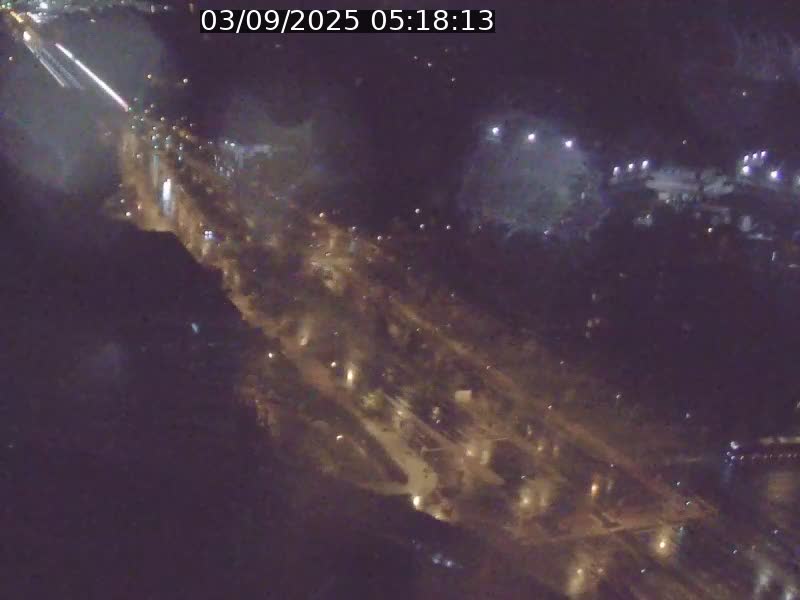 Webcam sur l'avenue John Fitzgerald Kennedy (N51) avec vue sur le Pont rouge (Pont Grande Duchesse Charlotte), l'arrêt Pfaffenthal et l'entrée du quartier Kirchberg