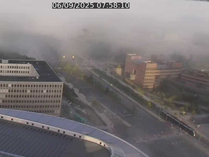 Webcam sur l'avenue John Fitzgerald Kennedy (N51) avec vue sur le Pont rouge (Pont Grande Duchesse Charlotte), l'arrêt Pfaffenthal et l'entrée du quartier Kirchberg
