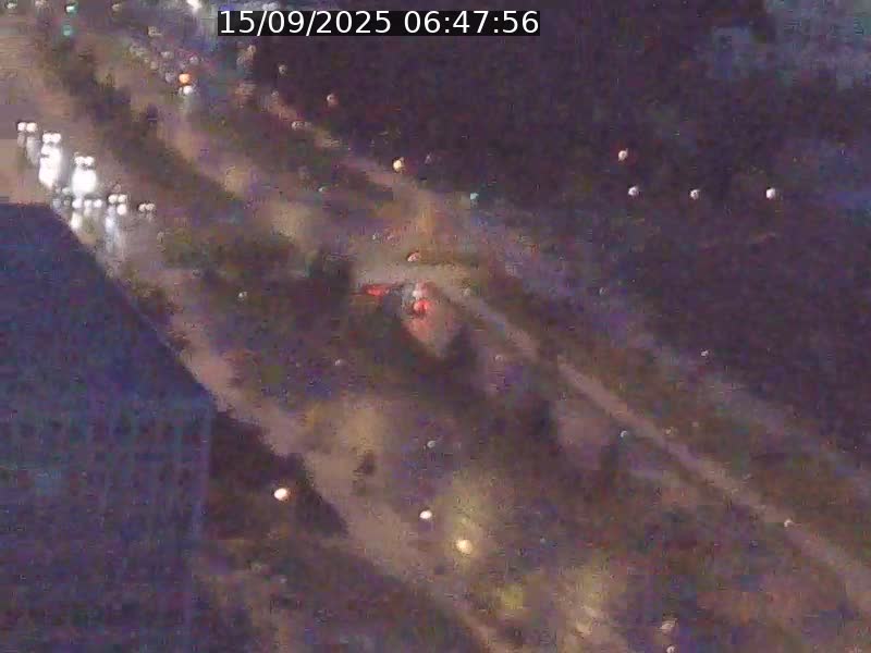 Webcam sur l'avenue John Fitzgerald Kennedy (N51) avec vue sur le Pont rouge (Pont Grande Duchesse Charlotte), l'arrêt Pfaffenthal et l'entrée du quartier Kirchberg