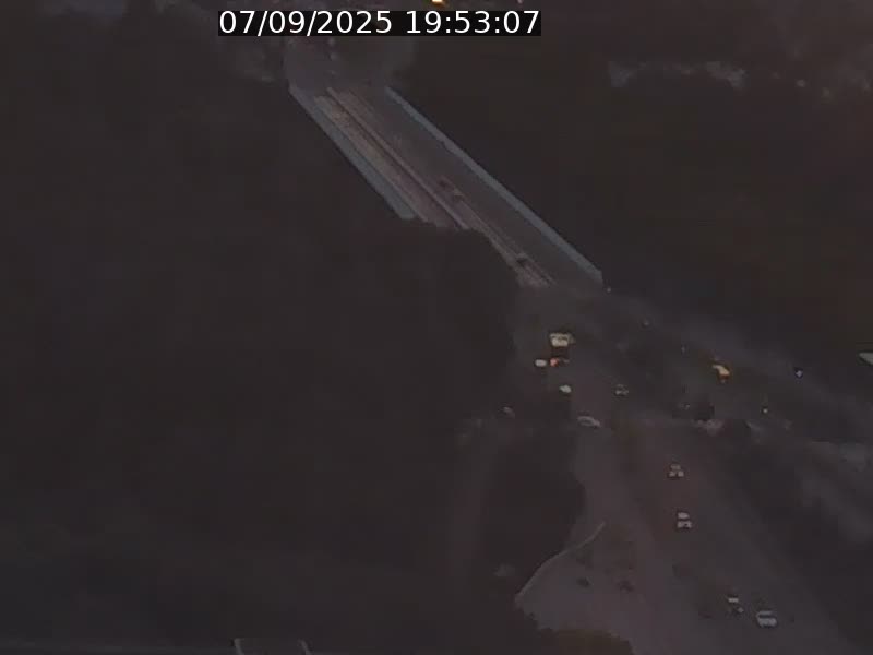 Webcam sur l'avenue John Fitzgerald Kennedy (N51) avec vue sur le Pont rouge (Pont Grande Duchesse Charlotte), l'arrêt Pfaffenthal et l'entrée du quartier Kirchberg