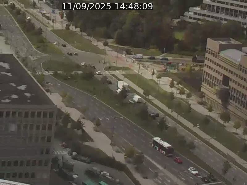 Webcam sur l'avenue John Fitzgerald Kennedy (N51) avec vue sur le Pont rouge (Pont Grande Duchesse Charlotte), l'arrêt Pfaffenthal et l'entrée du quartier Kirchberg