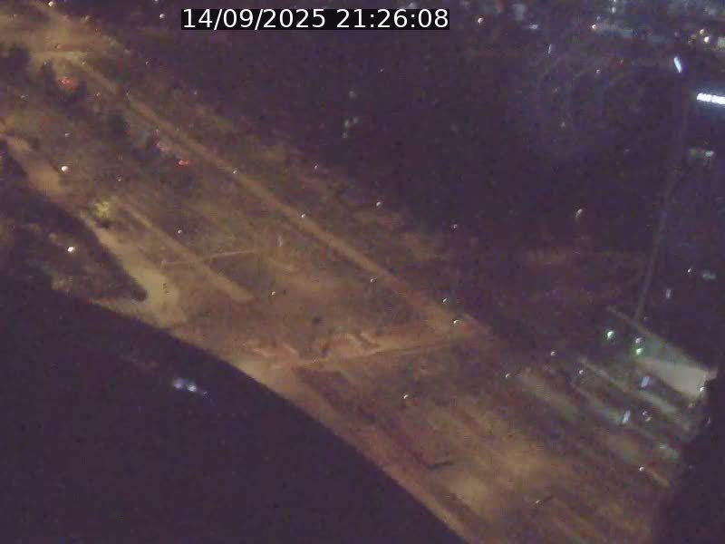 Webcam sur l'avenue John Fitzgerald Kennedy (N51) avec vue sur le Pont rouge (Pont Grande Duchesse Charlotte), l'arrêt Pfaffenthal et l'entrée du quartier Kirchberg