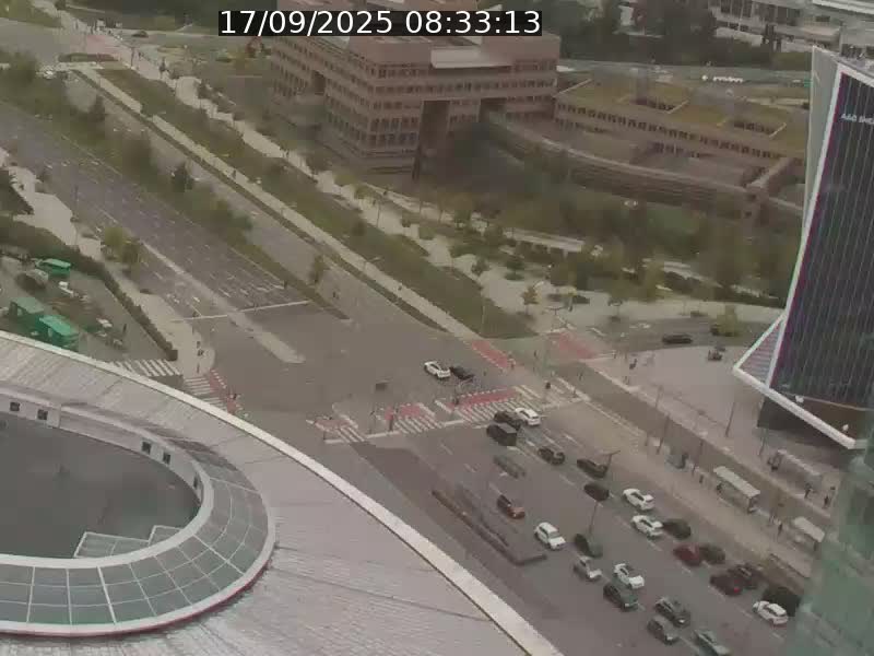 Webcam sur l'avenue John Fitzgerald Kennedy (N51) avec vue sur le Pont rouge (Pont Grande Duchesse Charlotte), l'arrêt Pfaffenthal et l'entrée du quartier Kirchberg