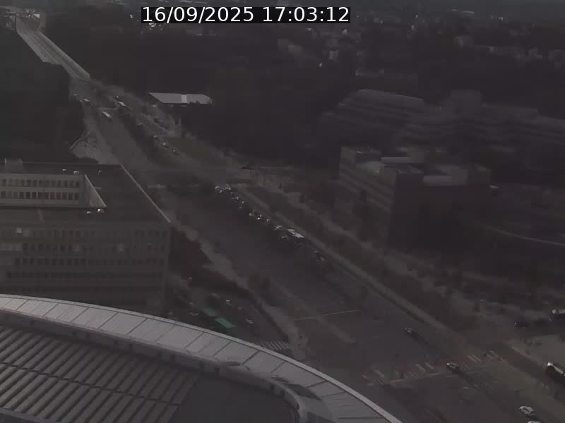 Webcam sur l'avenue John Fitzgerald Kennedy (N51) avec vue sur le Pont rouge (Pont Grande Duchesse Charlotte), l'arrêt Pfaffenthal et l'entrée du quartier Kirchberg
