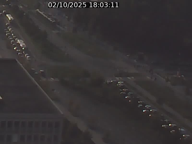 Webcam sur l'avenue John Fitzgerald Kennedy (N51) avec vue sur le Pont rouge (Pont Grande Duchesse Charlotte), l'arrêt Pfaffenthal et l'entrée du quartier Kirchberg