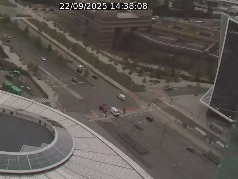 Webcam sur l'avenue John Fitzgerald Kennedy (N51) avec vue sur le Pont rouge (Pont Grande Duchesse Charlotte), l'arrêt Pfaffenthal et l'entrée du quartier Kirchberg