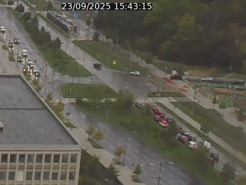 Webcam sur l'avenue John Fitzgerald Kennedy (N51) avec vue sur le Pont rouge (Pont Grande Duchesse Charlotte), l'arrêt Pfaffenthal et l'entrée du quartier Kirchberg