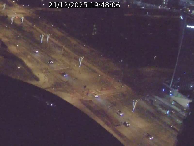 Webcam sur l'avenue John Fitzgerald Kennedy (N51) avec vue sur le Pont rouge (Pont Grande Duchesse Charlotte), l'arrêt Pfaffenthal et l'entrée du quartier Kirchberg