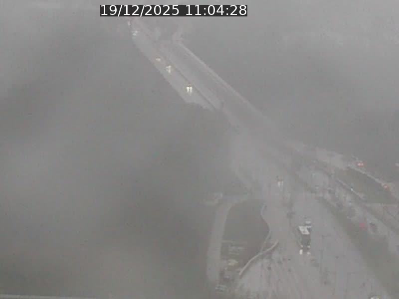 Webcam sur l'avenue John Fitzgerald Kennedy (N51) avec vue sur le Pont rouge (Pont Grande Duchesse Charlotte), l'arrêt Pfaffenthal et l'entrée du quartier Kirchberg