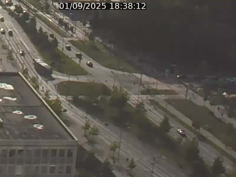 <h2>Webcam sur l'avenue John Fitzgerald Kennedy (N51) avec vue sur le Pont rouge (Pont Grande Duchesse Charlotte), l'arrêt Pfaffenthal et l'entrée du quartier Kirchberg</h2>