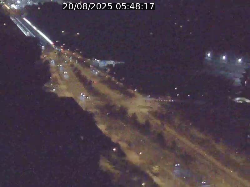 <h2>Webcam sur l'avenue John Fitzgerald Kennedy (N51) avec vue sur le Pont rouge (Pont Grande Duchesse Charlotte), l'arrêt Pfaffenthal et l'entrée du quartier Kirchberg</h2>