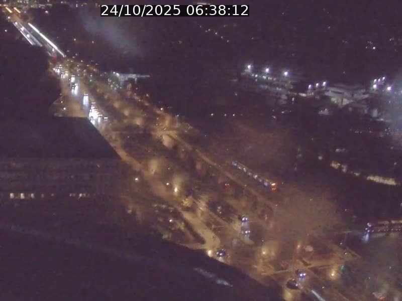 <h2>Webcam sur l'avenue John Fitzgerald Kennedy (N51) avec vue sur le Pont rouge (Pont Grande Duchesse Charlotte), l'arrêt Pfaffenthal et l'entrée du quartier Kirchberg</h2>