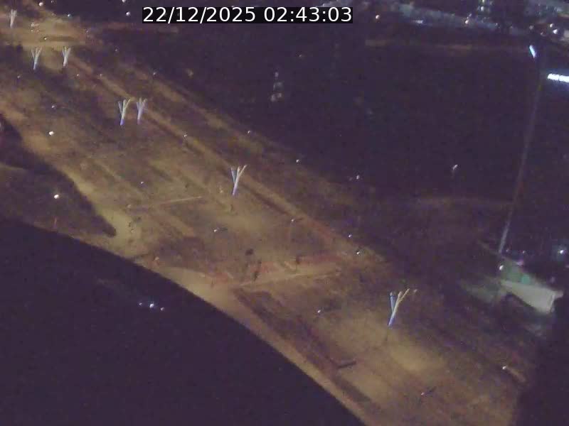 <h2>Webcam sur l'avenue John Fitzgerald Kennedy (N51) avec vue sur le Pont rouge (Pont Grande Duchesse Charlotte), l'arrêt Pfaffenthal et l'entrée du quartier Kirchberg</h2>