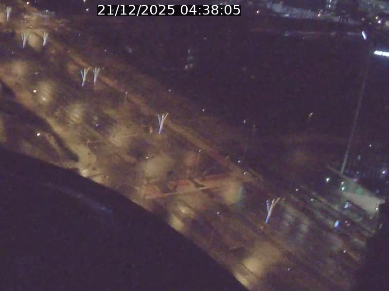 <h2>Webcam sur l'avenue John Fitzgerald Kennedy (N51) avec vue sur le Pont rouge (Pont Grande Duchesse Charlotte), l'arrêt Pfaffenthal et l'entrée du quartier Kirchberg</h2>