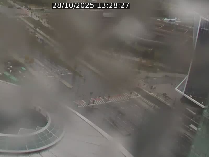 <h2>Webcam sur l'avenue John Fitzgerald Kennedy (N51) avec vue sur le Pont rouge (Pont Grande Duchesse Charlotte), l'arrêt Pfaffenthal et l'entrée du quartier Kirchberg</h2>