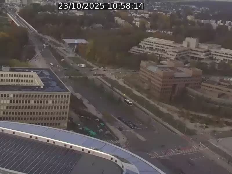 <h2>Webcam sur l'avenue John Fitzgerald Kennedy (N51) avec vue sur le Pont rouge (Pont Grande Duchesse Charlotte), l'arrêt Pfaffenthal et l'entrée du quartier Kirchberg</h2>