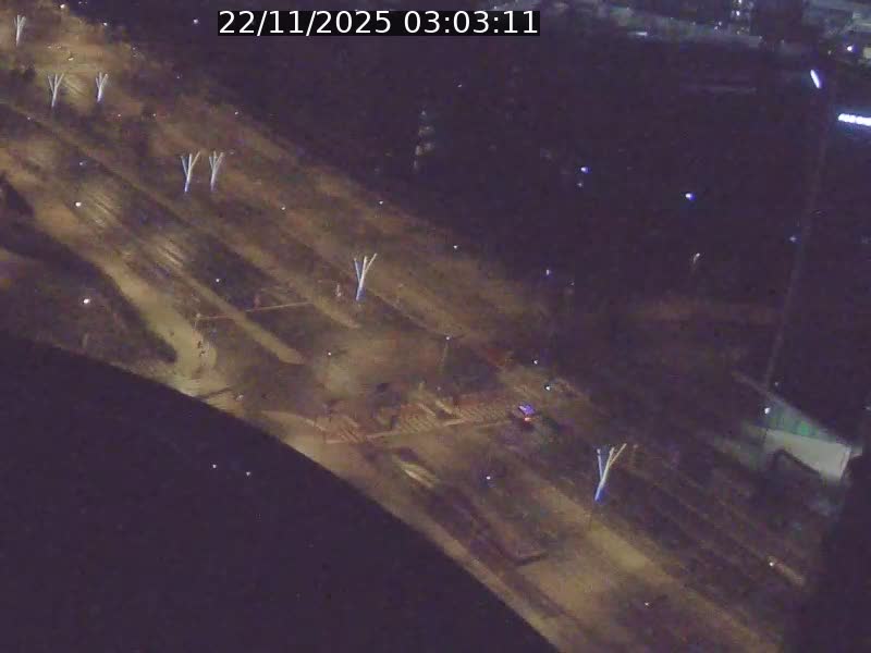 <h2>Webcam sur l'avenue John Fitzgerald Kennedy (N51) avec vue sur le Pont rouge (Pont Grande Duchesse Charlotte), l'arrêt Pfaffenthal et l'entrée du quartier Kirchberg</h2>
