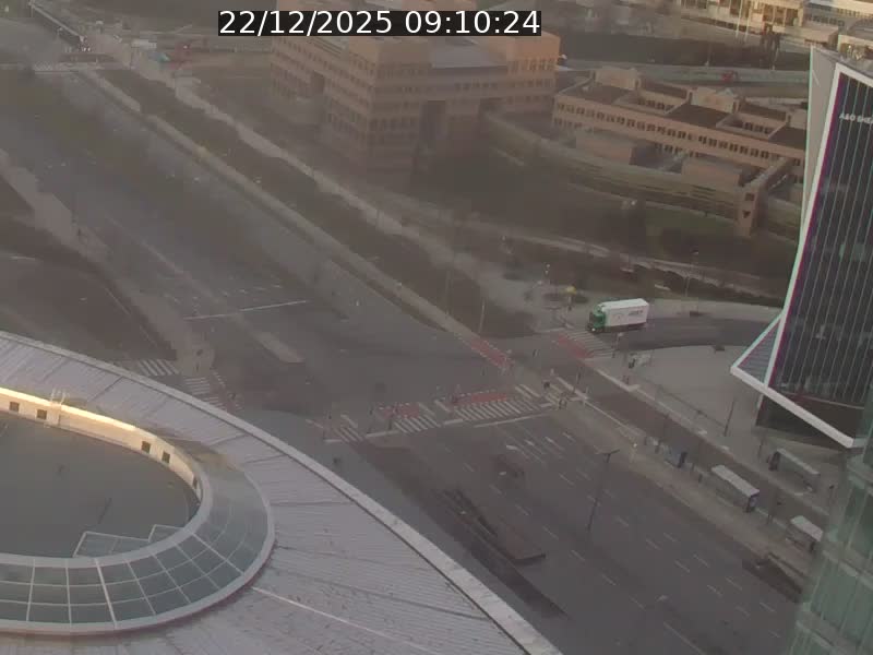 <h2>Webcam sur l'avenue John Fitzgerald Kennedy (N51) avec vue sur le Pont rouge (Pont Grande Duchesse Charlotte), l'arrêt Pfaffenthal et l'entrée du quartier Kirchberg</h2>